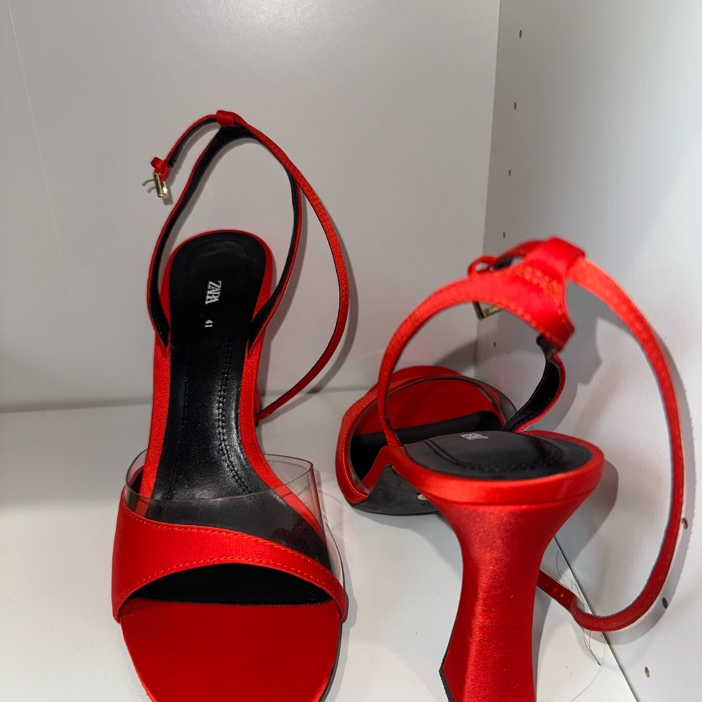 Zara Women's Vibrant Red Heels